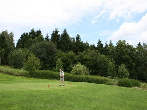 Golfen am Golfplatz Nationalpark Bayerischer Wald.
