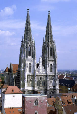Ein eindrucksvolles Stadtbild von Regensburg mit Blick auf den Dom.